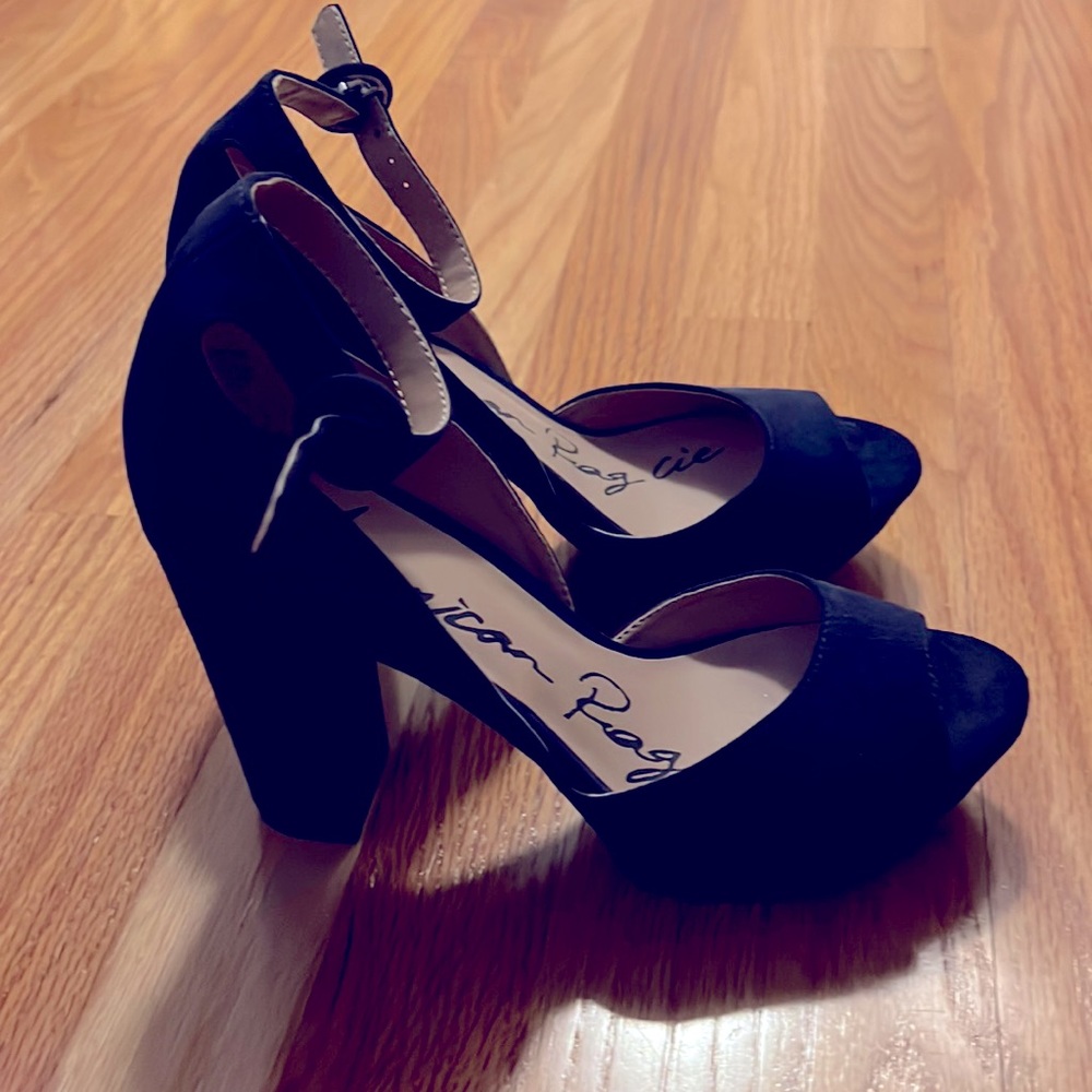 Navy Blue Platform Heels Size 7.5 excellent condition